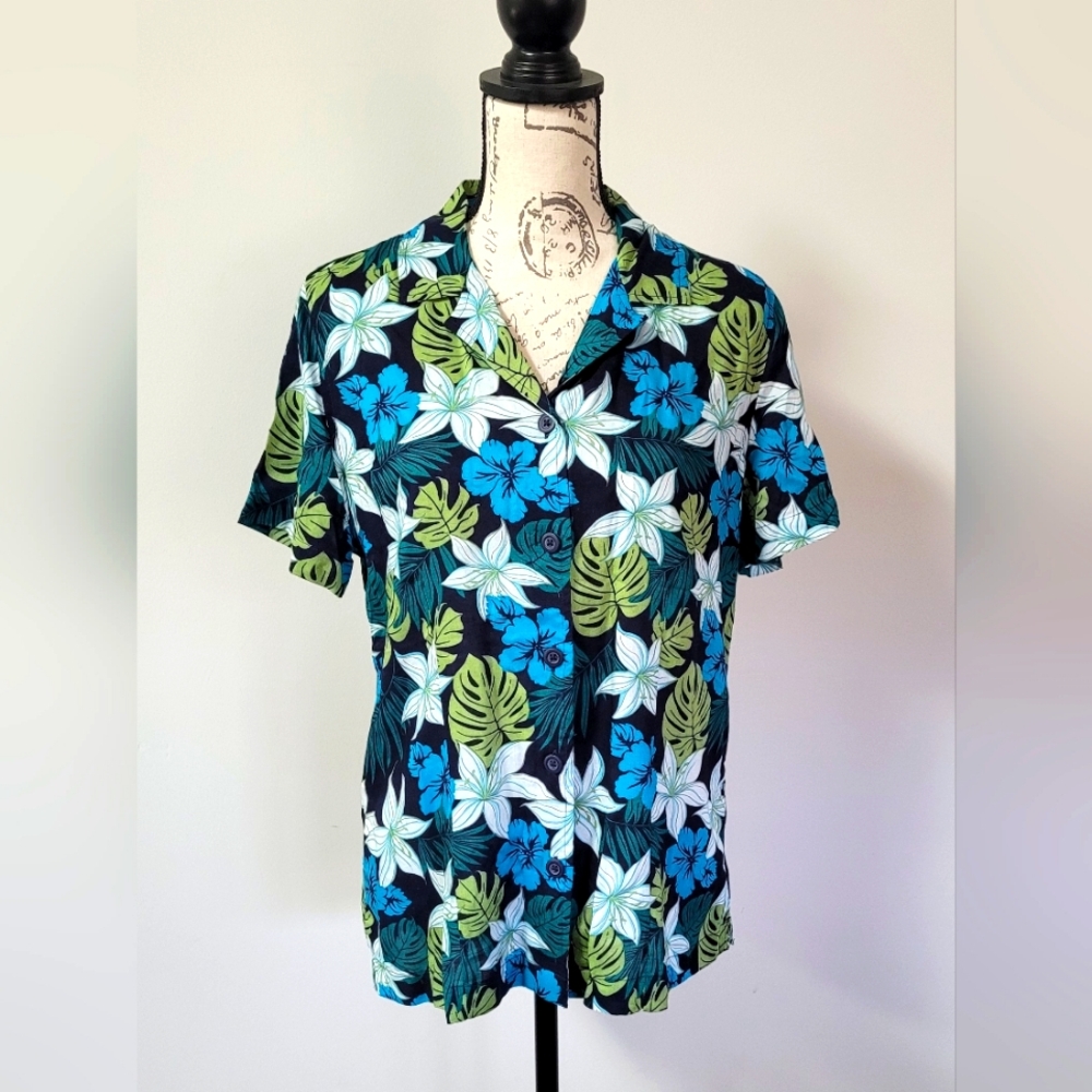 Croft&Barrow Tropical pattern button down shirt in Medium